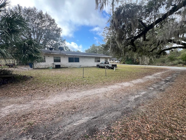 view of front of property with a front yard