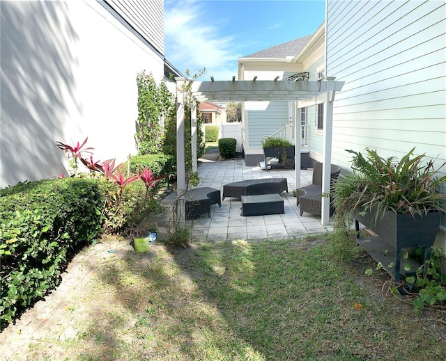 view of yard featuring an outdoor living space, a pergola, and a patio area