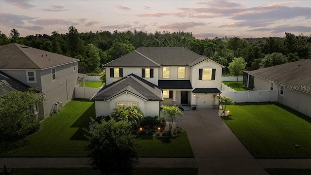 view of front facade featuring a lawn