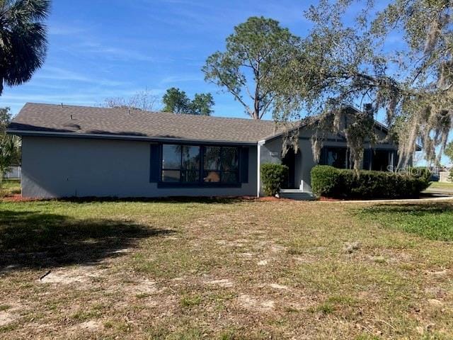 single story home with a front lawn