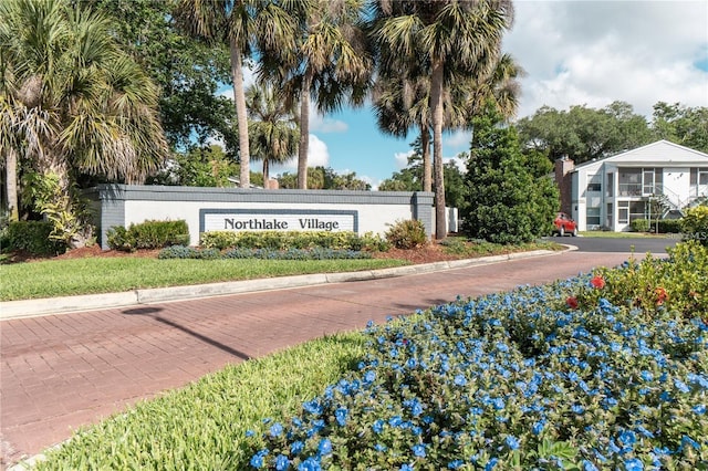 view of community / neighborhood sign