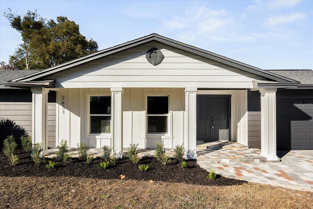 view of front of home with covered porch and a garage