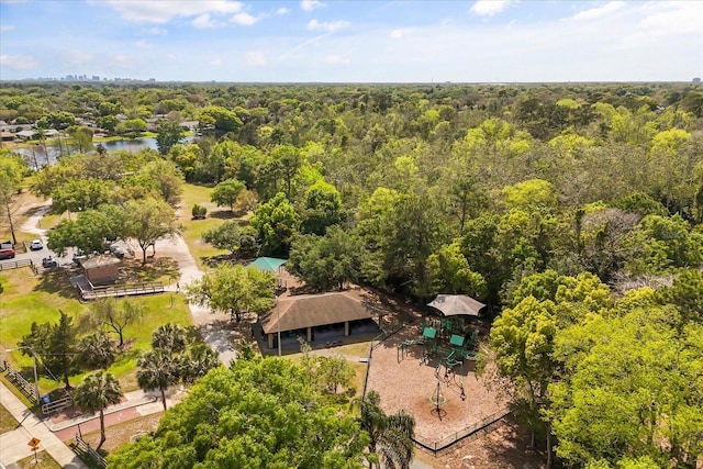 birds eye view of property featuring a forest view