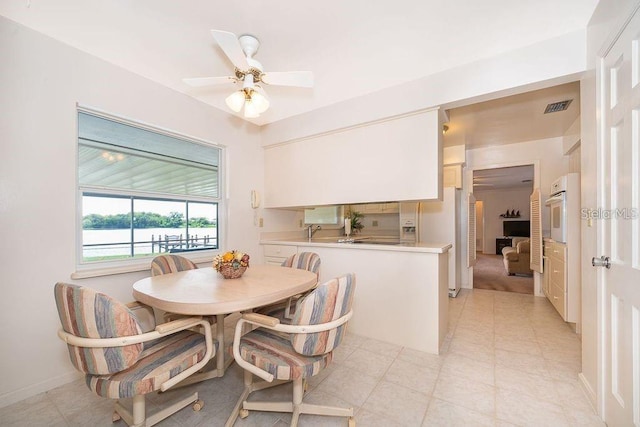 dining room with ceiling fan