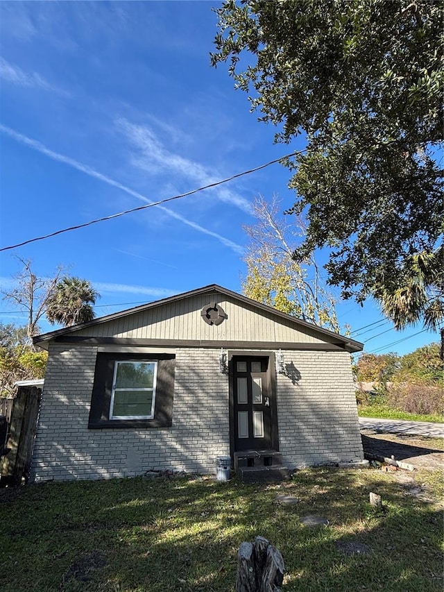 view of side of property featuring a yard