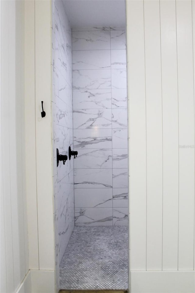 bathroom with a tile shower