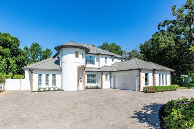 view of front facade featuring a garage