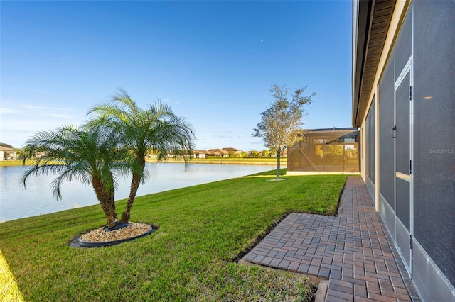 view of yard featuring a water view