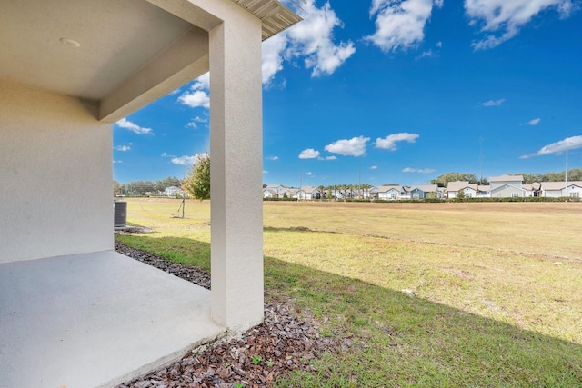 view of yard featuring a patio