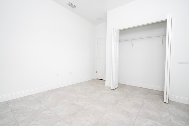 unfurnished bedroom featuring a closet