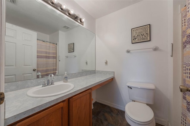 bathroom with a shower with shower curtain, vanity, and toilet