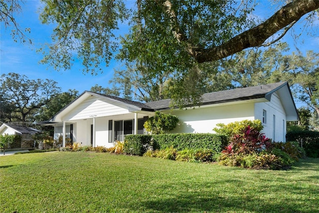 ranch-style home with a front yard