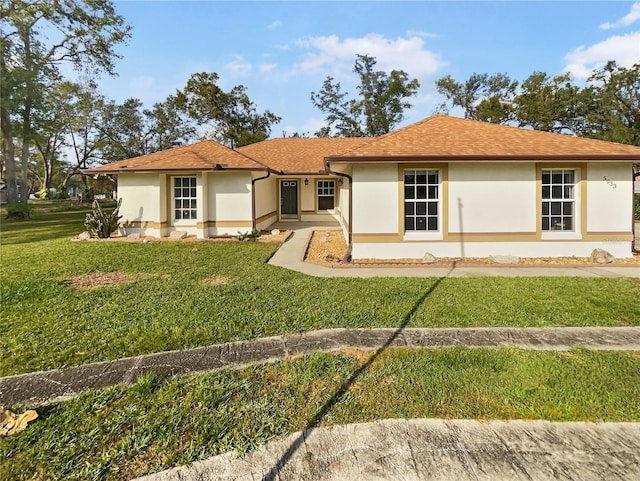 ranch-style house featuring a front yard