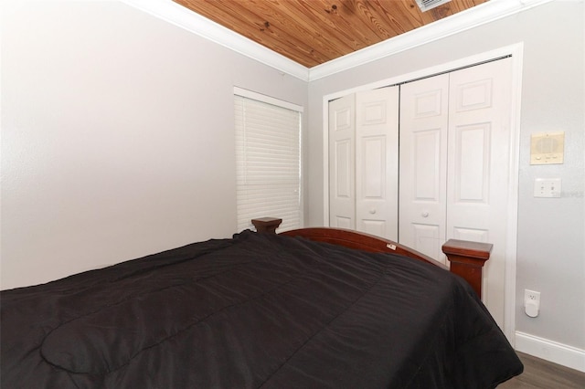 bedroom with wood-type flooring, wooden ceiling, ornamental molding, and a closet