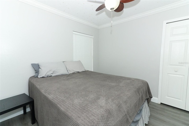 bedroom with hardwood / wood-style floors, ceiling fan, and ornamental molding