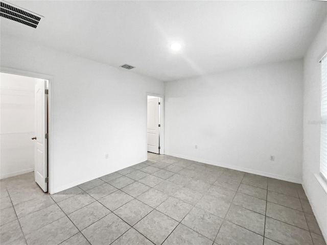 empty room featuring light tile patterned flooring