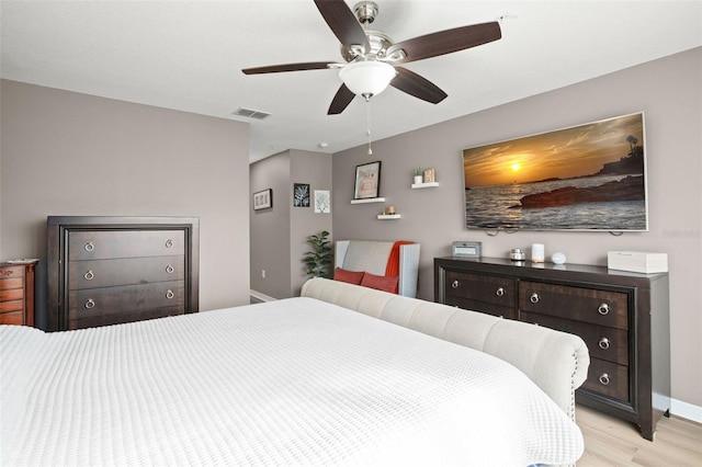 bedroom featuring light hardwood / wood-style floors and ceiling fan