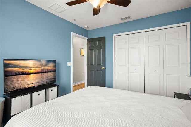 bedroom with ceiling fan and a closet