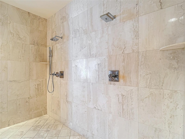 bathroom featuring a tile shower