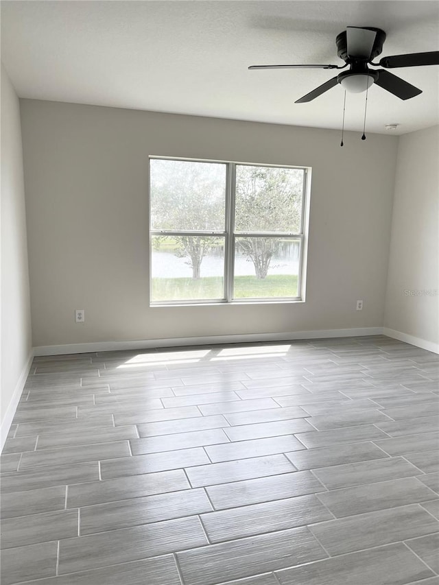 empty room featuring ceiling fan