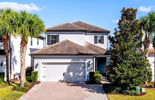 view of front facade featuring a garage