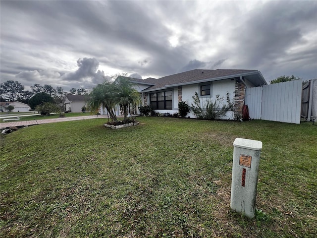 single story home featuring a front yard