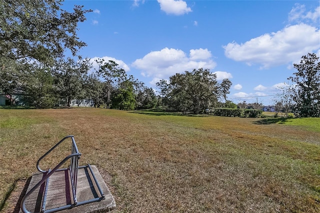 view of property's community featuring a lawn