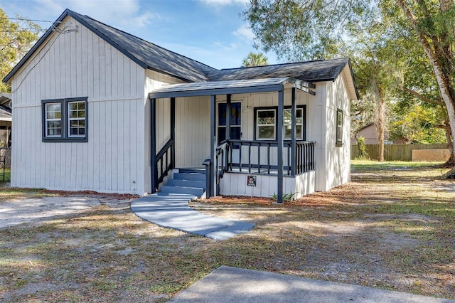 view of front of property featuring a porch