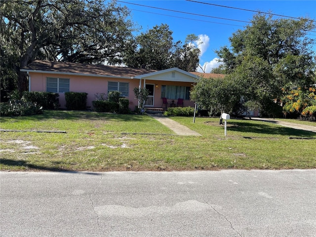 view of front of house featuring covered porch and a front yard