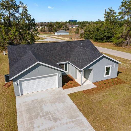 view of front of house featuring a front yard and a garage