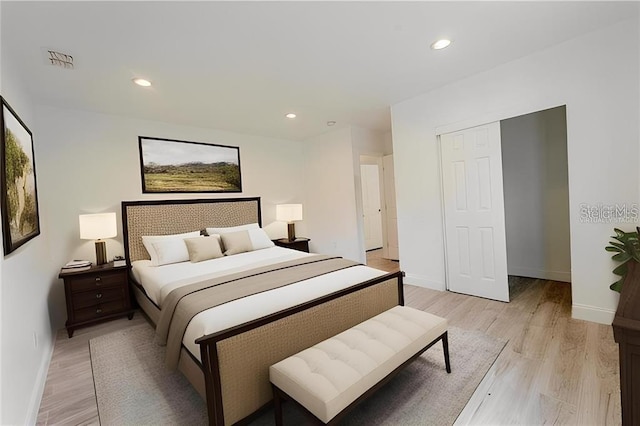 bedroom featuring baseboards, visible vents, light wood-type flooring, a closet, and recessed lighting