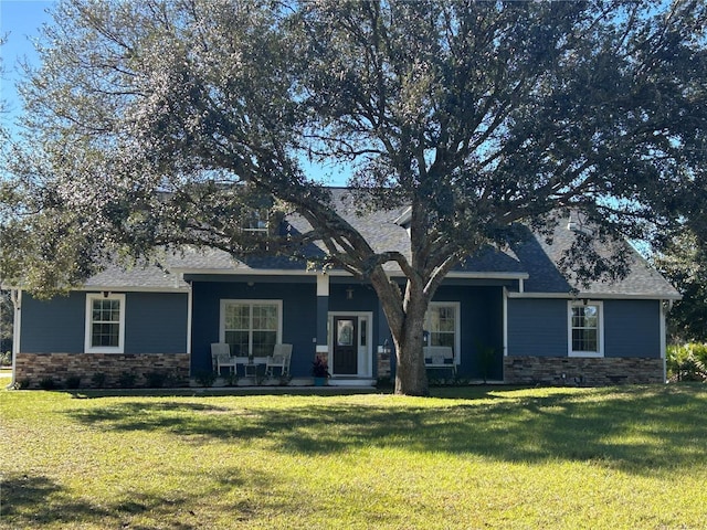 craftsman house with covered porch and a front yard