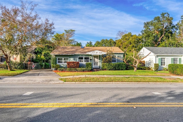 ranch-style house with a front yard