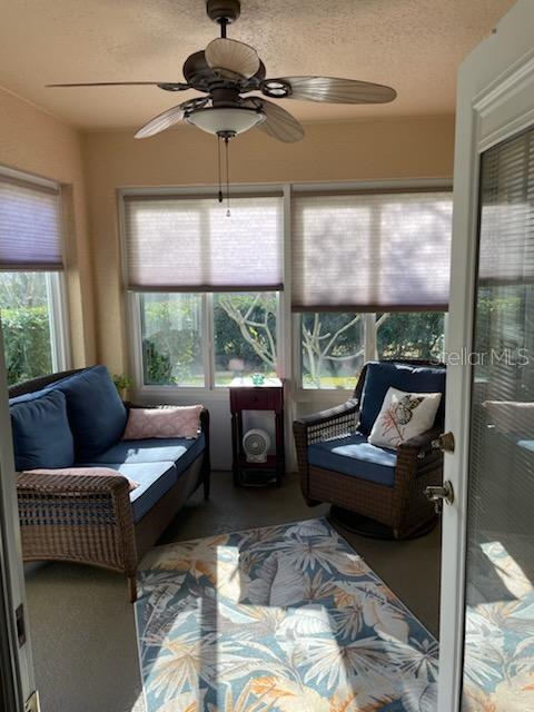 sunroom with ceiling fan