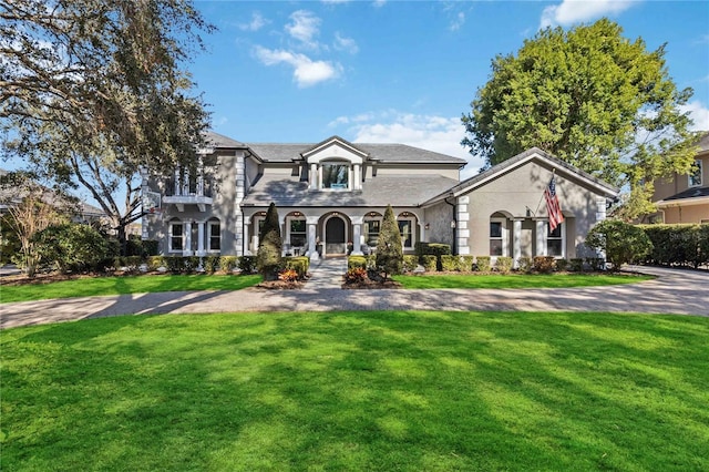 view of front of house with a front lawn