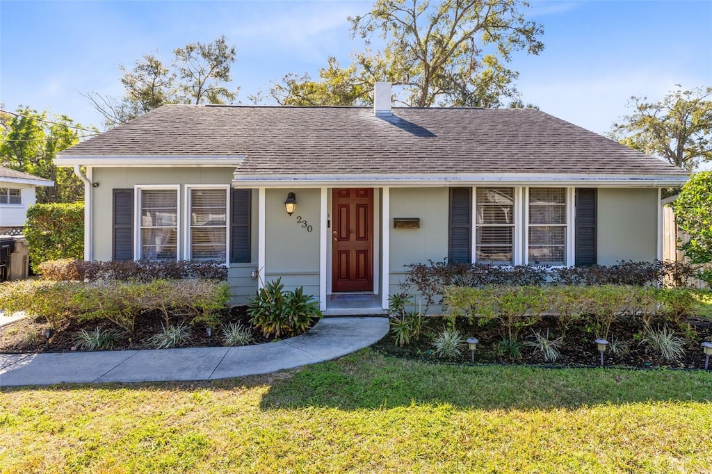 single story home featuring a front yard