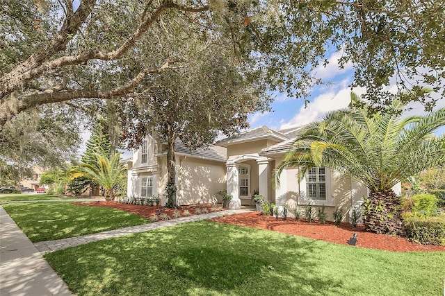 view of front of property with a front lawn