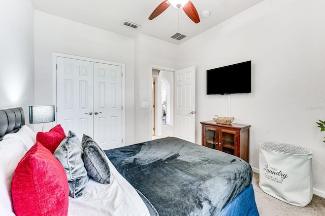 bedroom with carpet flooring, a closet, and ceiling fan