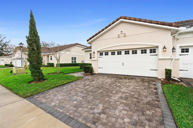 view of front of home featuring a front lawn