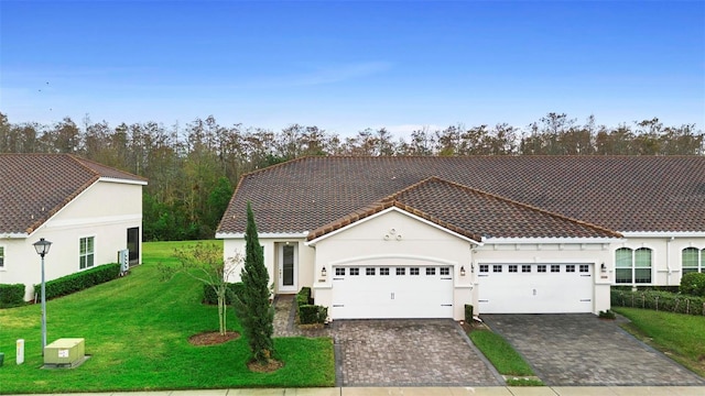 view of front of home featuring a front yard and a garage