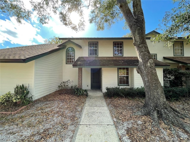 view of front property