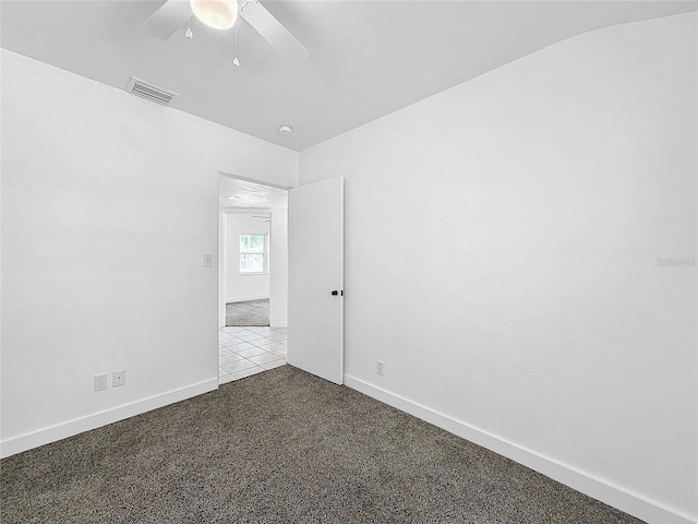 carpeted spare room featuring ceiling fan