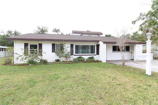 ranch-style house featuring a front lawn