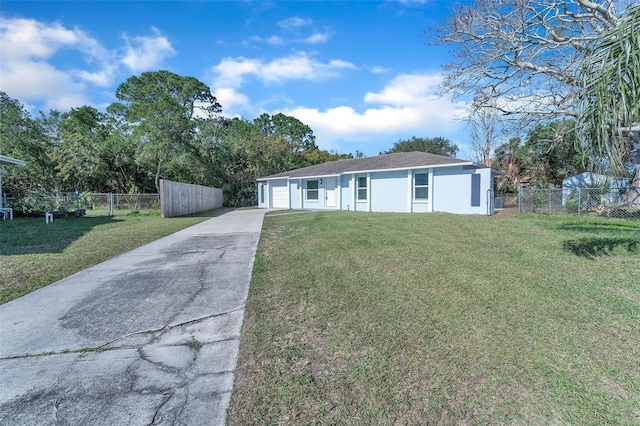 single story home featuring a front yard