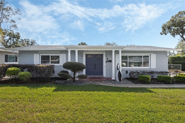 single story home featuring a front yard