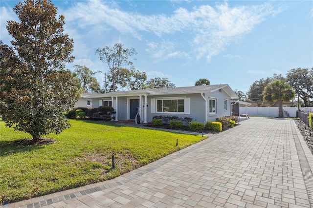 single story home with a front yard