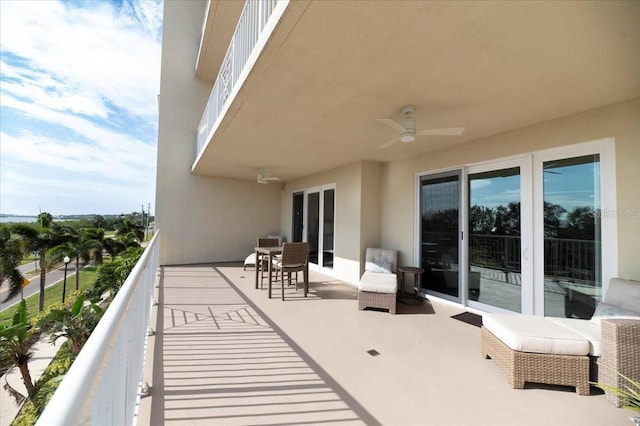 balcony featuring ceiling fan