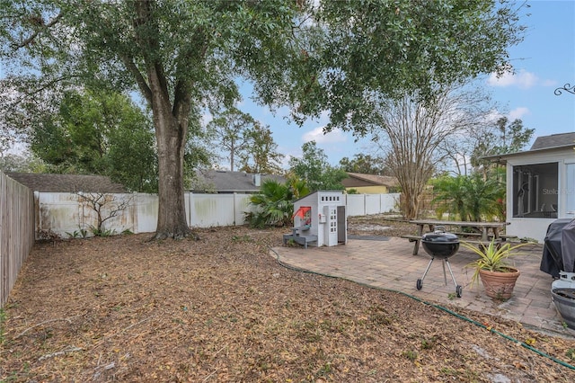 view of yard featuring a patio area