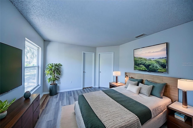 637 Twin Lake Ave, Deltona, FL 32738 - bedroom with wood finished floors and baseboards