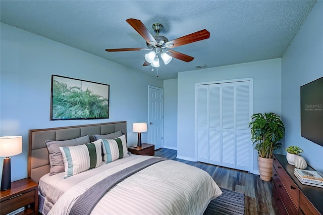 637 Twin Lake Ave, Deltona, FL 32738 - bedroom with wood finished floors, a closet, and ceiling fan